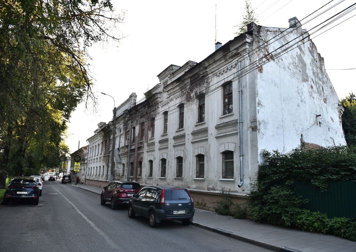 Здание бывшей богадельни купца Вахрамеева в Ярославле выставлено на продажу
