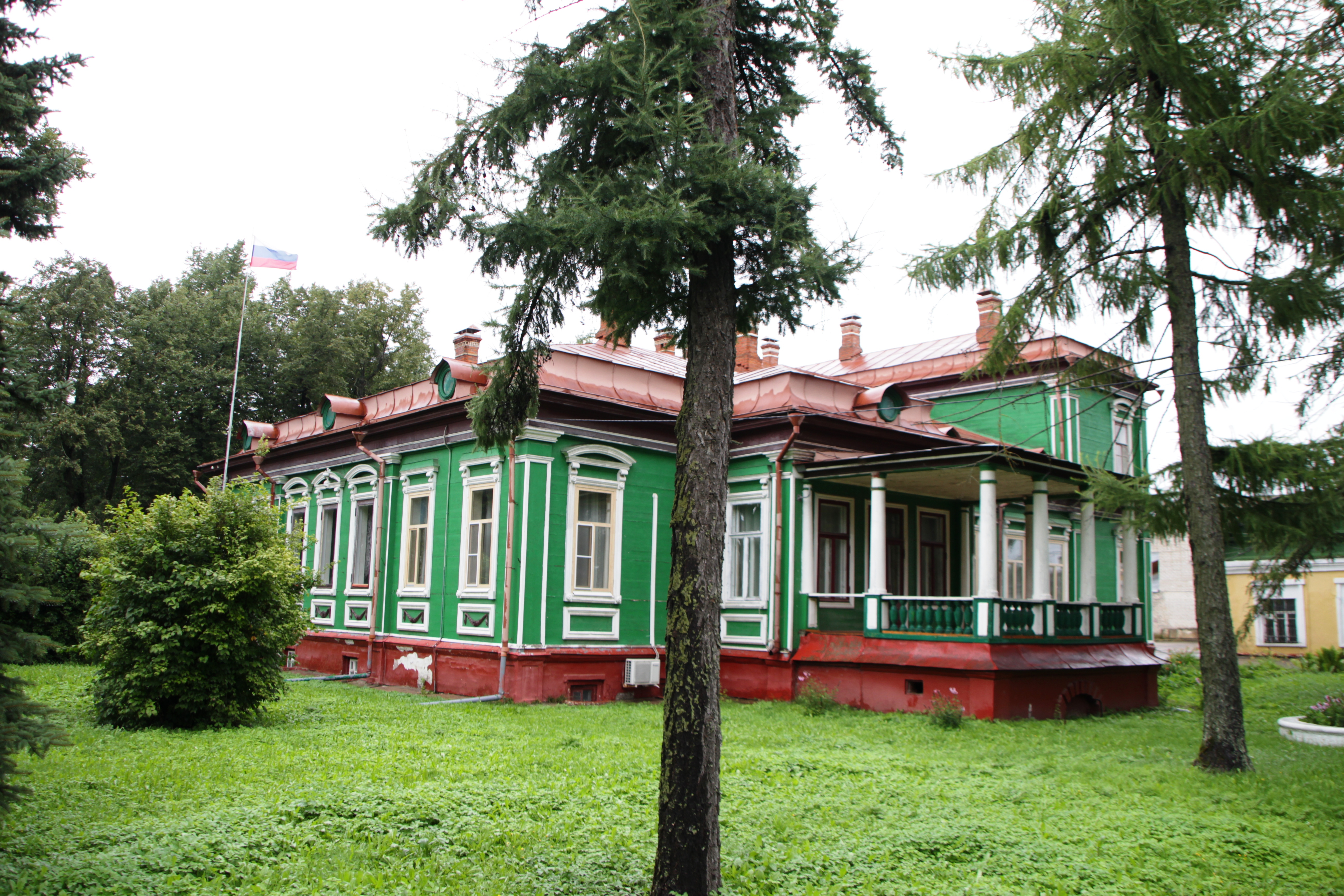 Establishment of a hotel and restaurant in the central part of Pereslav-Zaleskaya