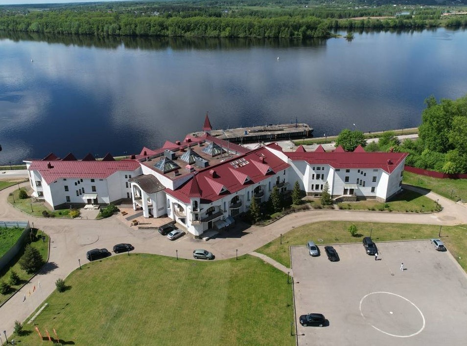 A hotel complex in Uglysh is sold with an additional land section