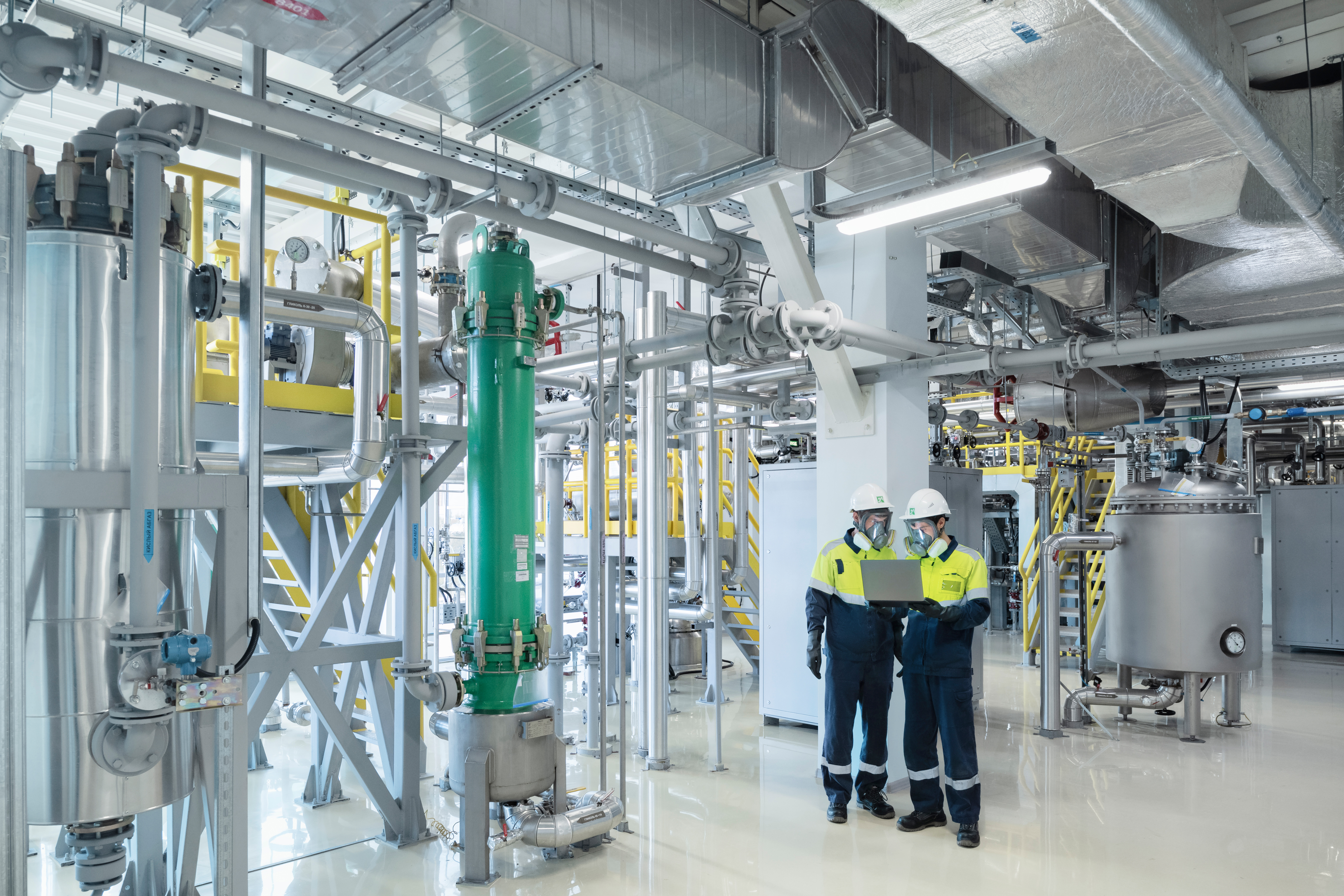 Pharmaceutical enterprises in the region increased by one and a half last year ' s shipments